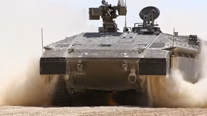 Xe thiết giáp Israel được trang bị 'khiên vô hình'