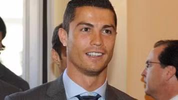 Ronaldo giàu tới cữ nào?