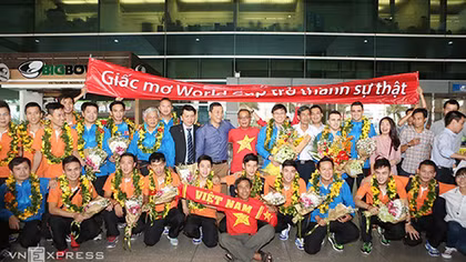 Đội tuyển Futsal Việt Nam rạng rỡ ngày về nước