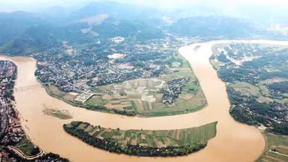 Bất thường ở siêu dự án sông Hồng