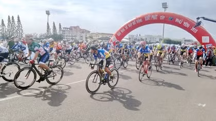 Hơn 130 VĐV tranh tài giải đua xe đạp Cup VTV Phú Yên