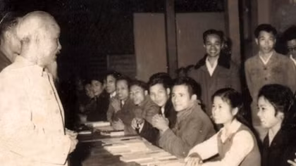 Nhạc sĩ Dân Huyền: “Ấm lời Bác dạy, mát bàn tay con”