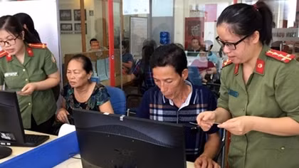 Áp dụng biên lai điện tử trong việc thu phí, lệ phí xuất nhập cảnh