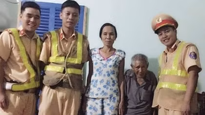 Đưa cụ ông bị lạc từ Hà Nội về Hưng Yên