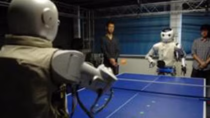 Robot… đánh bóng bàn