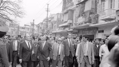 Bách bộ cùng Tổng thống Pháp trên phố cổ Hà Nội và thăm Điện Biên Phủ