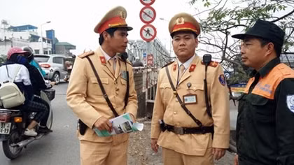CSGT kịp thời cứu cô gái trẻ “một mực” muốn chết
