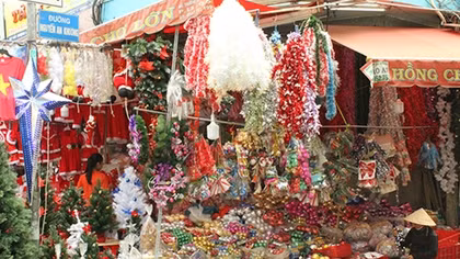 Hàng hoá phục vụ Noel do Việt Nam sản xuất chiếm ưu thế