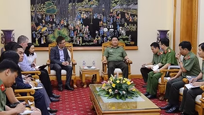 Thứ trưởng Bùi Văn Thành tiếp lãnh đạo Tập đoàn Oshkosh của Hoa Kỳ