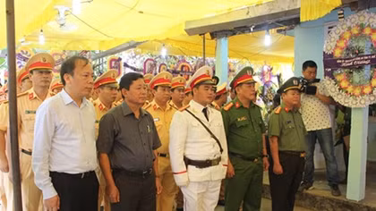 Thương tiếc người chiến sĩ CSGT trẻ tuổi hy sinh trong khi làm nhiệm vụ
