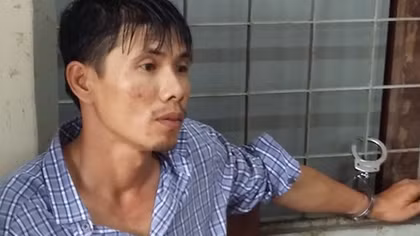 Tranh cãi, chặn xe đâm gục đối thủ trong hẻm nhỏ