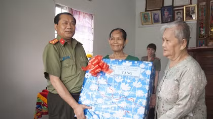 Công an TP Cần Thơ bàn giao nhà nghĩa tình cho gia đình liệt sĩ