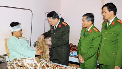 Đồn trưởng Công an bị thương khi truy bắt tội phạm