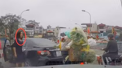 CSGT nói gì về vụ nữ tài xế quay đầu xe, gây gổ với người đi xe máy tại Cầu Cót