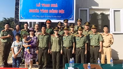 Trao nhà nghĩa tình đồng đội
