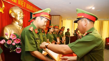 Thượng tôn pháp luật trong đấu tranh với tội phạm
