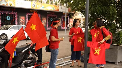 CĐV TP Hồ Chí Minh náo nức trước giờ thi đấu của đội tuyển Việt Nam
