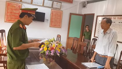 Khởi tố cựu trưởng Phòng TN-MT vì kí bừa hàng trăm ngàn m2 đất