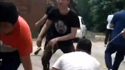 Kinh hãi hủ tục nhà trai sàm sỡ cô dâu mới để đuổi ma tà