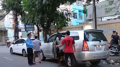 Bị bắt tại trận, xe “dù” trá hình nêu lý do biện minh