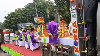 Rước dâu bằng xe tải cực độc làng "đồng nát" Tề Lỗ