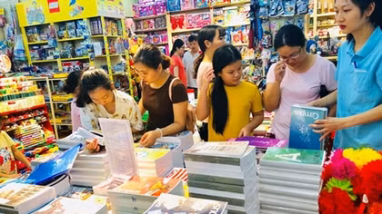 Sôi động thị trường đồ dùng học sinh đầu năm học mới
