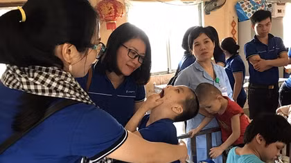 VinaPhone trao yêu thương nhận nụ cười