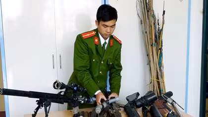 Công an huyện Quảng Trạch thu giữ lượng lớn vũ khí, công cụ hỗ trợ