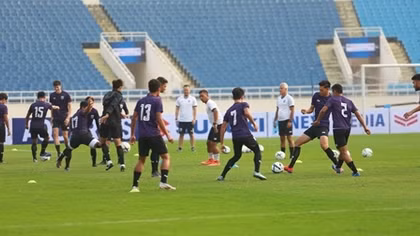 Buổi tập đầu tiên của U23 Thái Lan trên sân Mỹ Đình