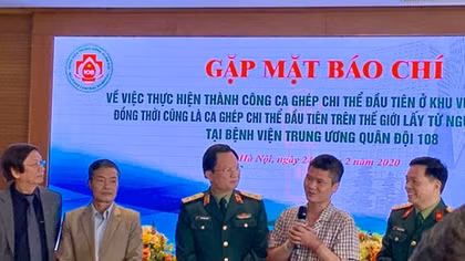 Ca ghép cánh tay kỳ diệu từ người hiến còn sống
