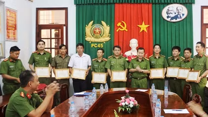 Thưởng nóng lực lượng Công an phá nhanh vụ giết, hiếp bé gái 10 tuổi