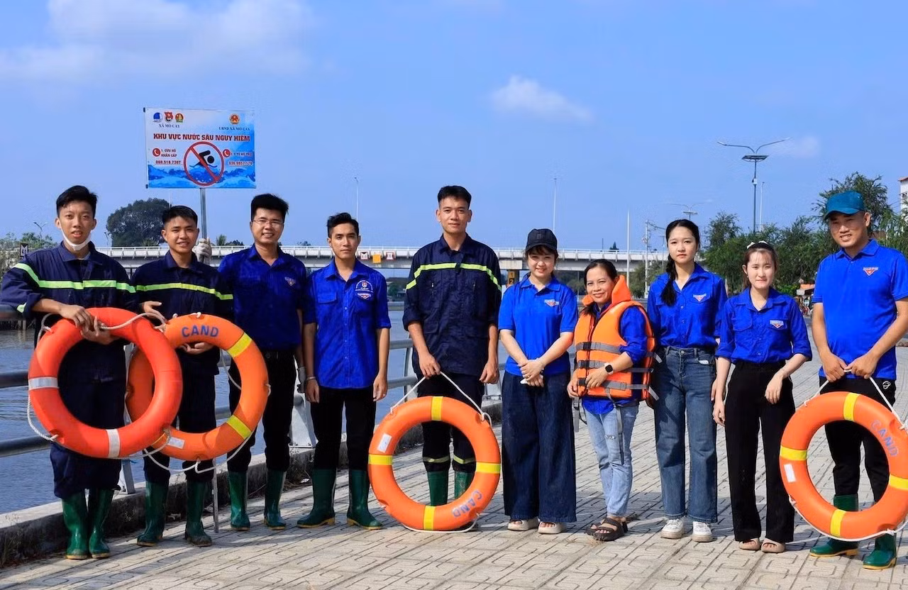 tuoi-tre-mo-cay-lap-dat-bien-canh-bao-khu-vuc-nuoc-sau-nguy-hiem.jpg