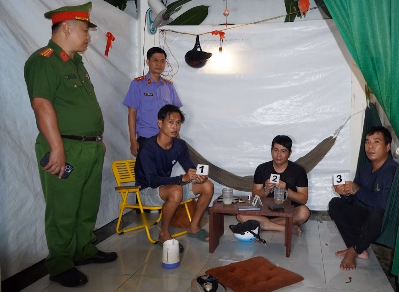 cong-an-cai-be-bat-3-doi-tuong-bi-bat-qua-tang-dang-to-chuc-su-dung-trai-phep-chat-ma-tuy-anh-duy-phuong.jpg
