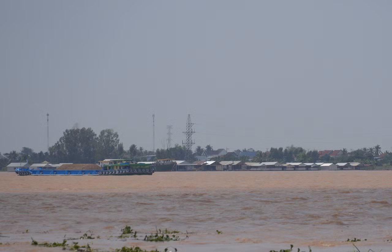 mot-day-be-nuoi-ca-tren-song-tien-cua-nguoi-dan-vao-mua-nuoc-lu-anh-trong-tin.jpg