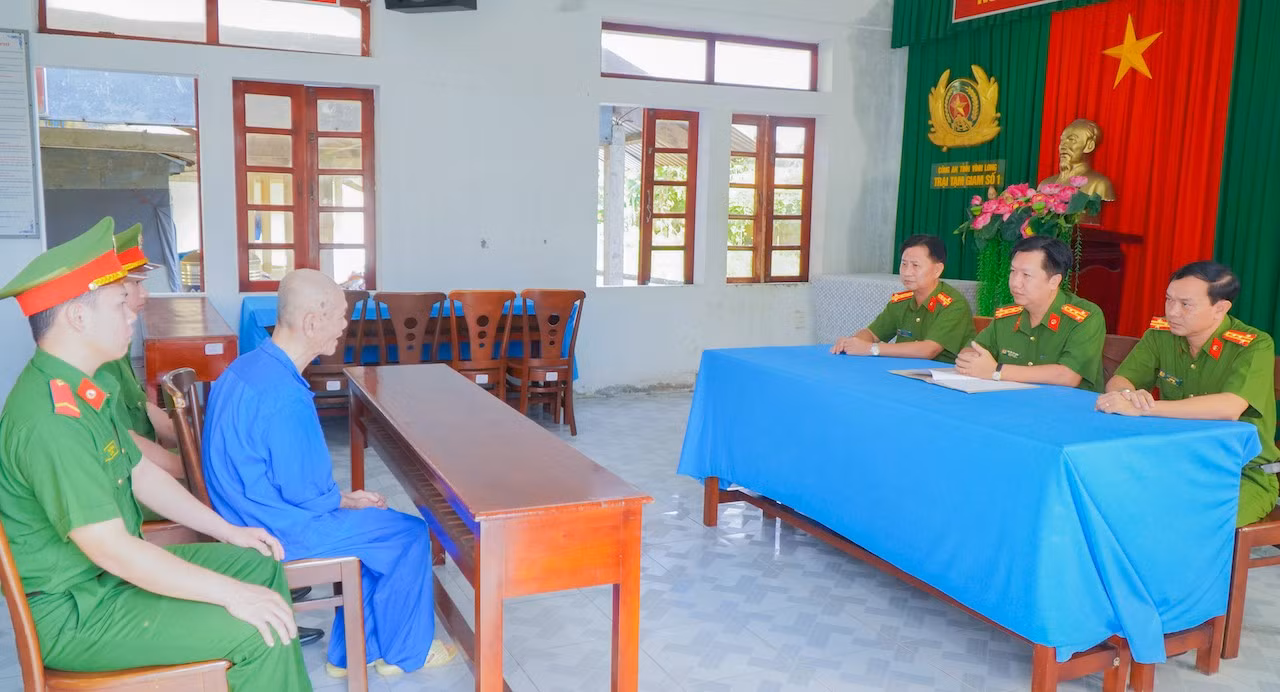 dai-ta-nguyen-van-hanh-lam-vie-c-doi-tuong.jpg
