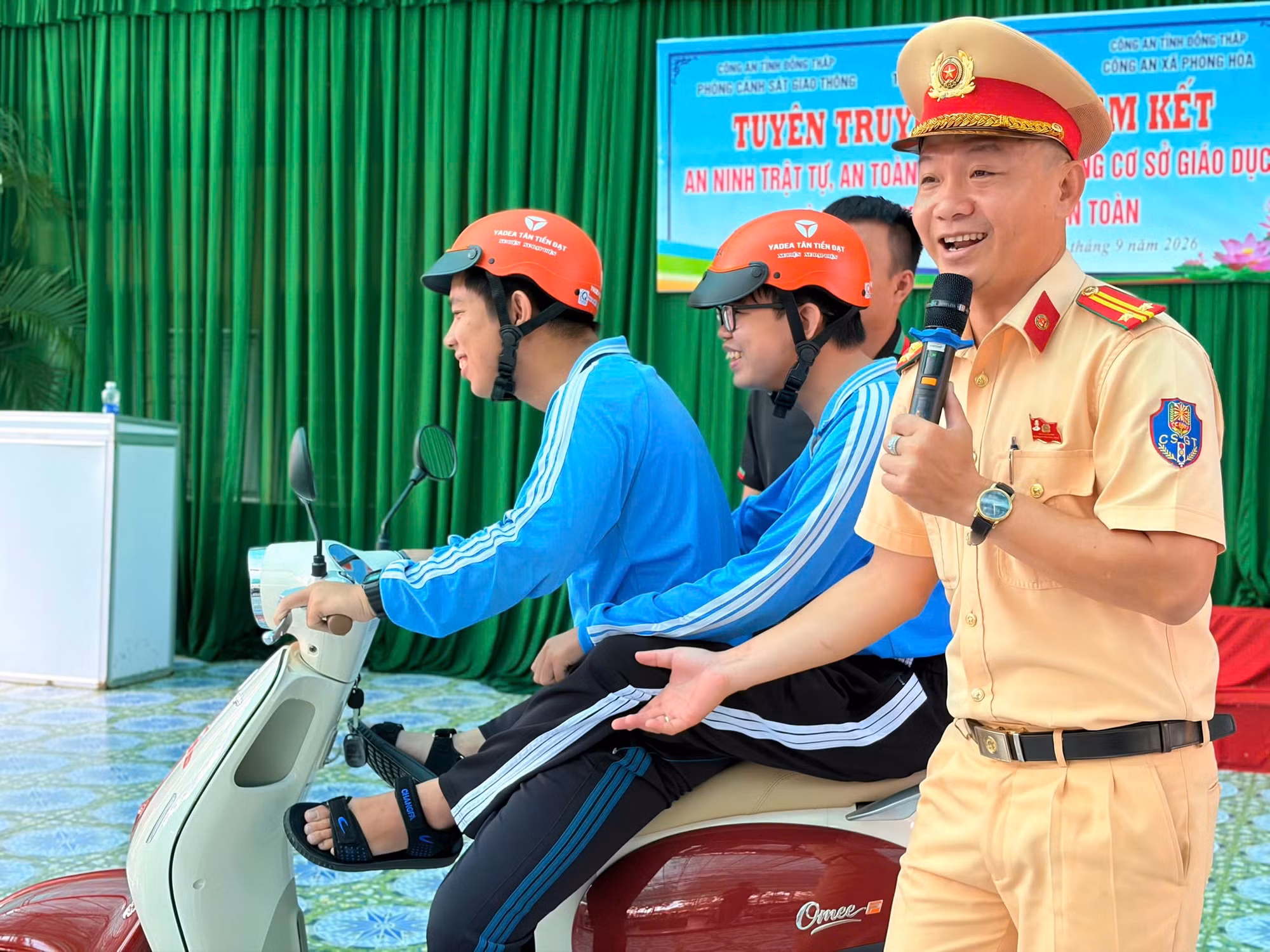 tuyen-truyen-truc-quan-thuc-te-tinh-huong-giao-thong.jpg