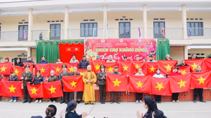 Bám dân, giữ bình yên vùng giáo