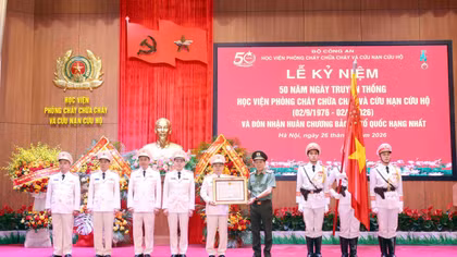 Học viện Phòng cháy chữa cháy và Cứu nạn cứu hộ đón nhận Huân chương Bảo vệ Tổ quốc hạng Nhất