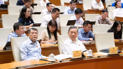 Quốc hội biểu quyết thông qua 3 luật