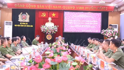 Gắn phong trào thi đua “Ba nhất" với kết quả phục vụ nhân dân