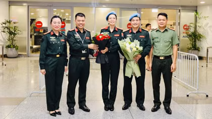 Hai sĩ quan Công an hoàn thành xuất sắc nhiệm vụ quốc tế trở về