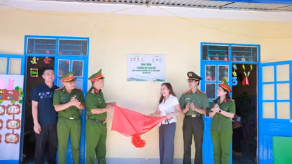 Học viện CSND tặng công trình "Trường đẹp cho em" và "Nhà hạnh phúc" tại Điện Biên