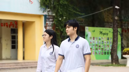 T về ngữ liệu trong đề thi môn Ngữ văn v
