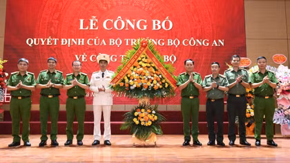Trao quyết định bổ nhiệm Phó Cục trưởng Cục Cảnh sát điều tra tội phạm về ma túy