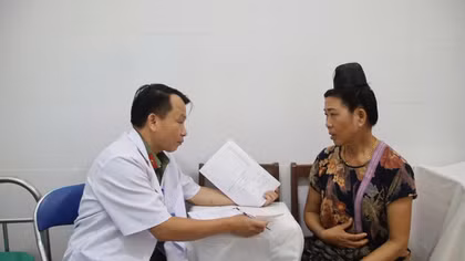 Bệnh viện 7/5 Công an tỉnh Điện Biên đã khám, tư vấn sức khỏe miễn phí cho người dân xã Thanh Nưa.