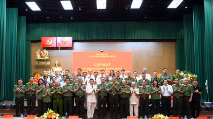 Tuyệt đối trung thành với Đảng, Tổ quốc và nhân dân