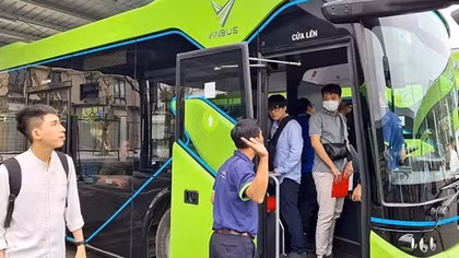 Hà Nội khai trương tuyến buýt điện miễn phí kết nối Lăng Bác - Bờ Hồ
