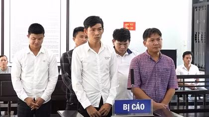 Tổ chức cho 235 người trốn ra nước ngoài, 5 bị cáo lãnh án