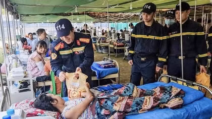 Những phút cân não giữa đống đổ nát ở Myanmar