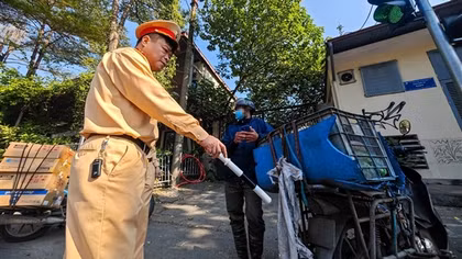 Cục CSGT triển khai quân phối hợp CSGT Hà Nội xử lý tài xế che biển số, dùng điện thoại